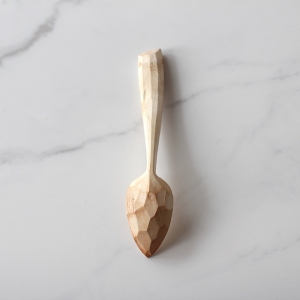 Faceted spoon